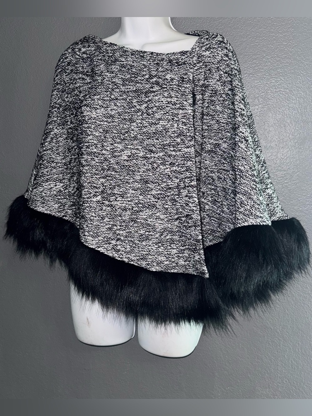 JM Collection New w $79 Tags Women’s Poncho Brooch Topper Gray Black Large XL